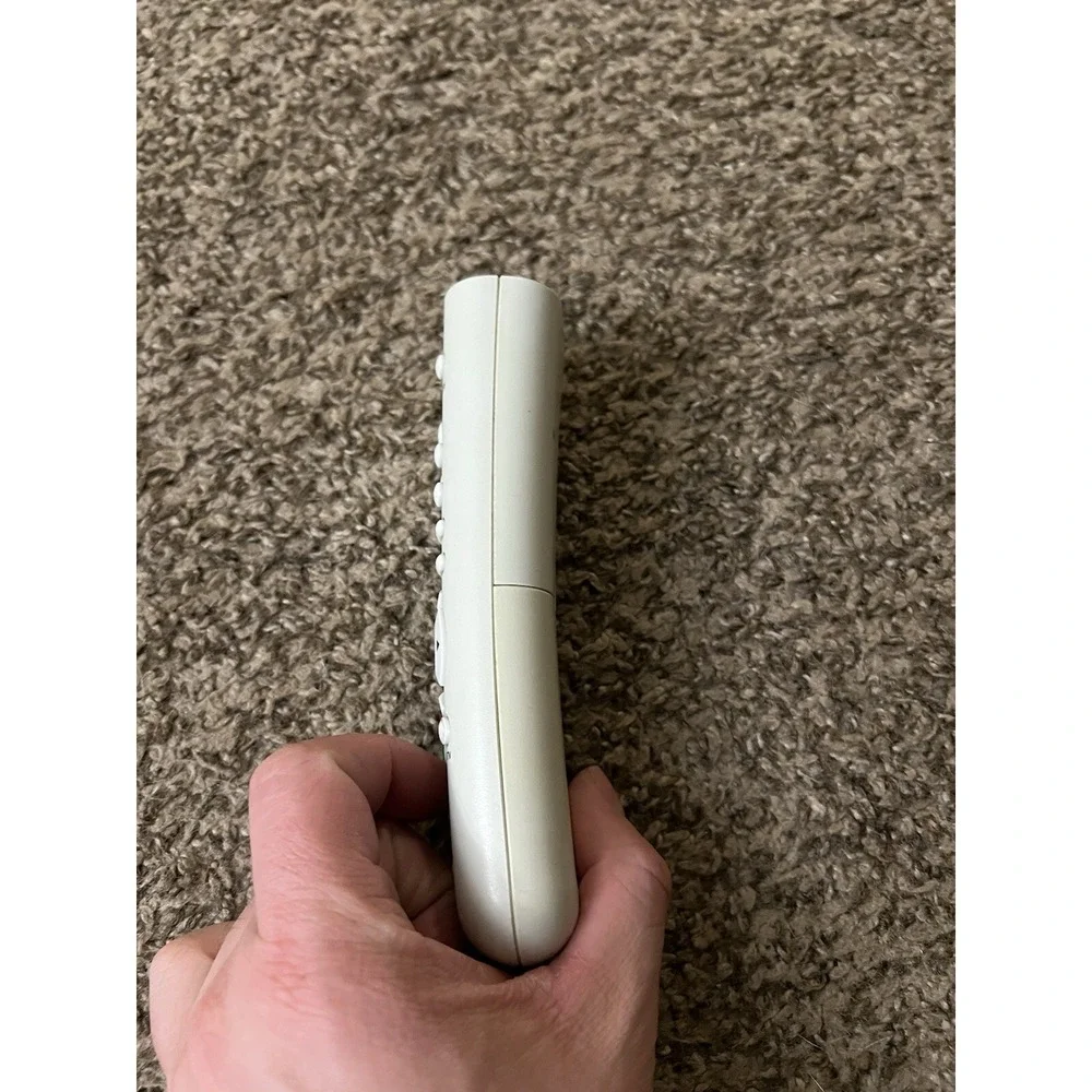 Microsoft Xbox 360 Universal Media‎ Remote - For Parts And Repair As Is